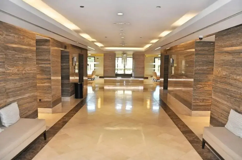 Massive 2 Bedroom with Palm View Balqis