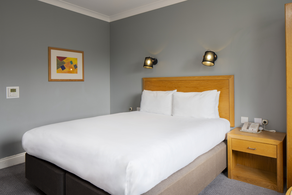 Holiday Inn Edinburgh Zoo by IHG