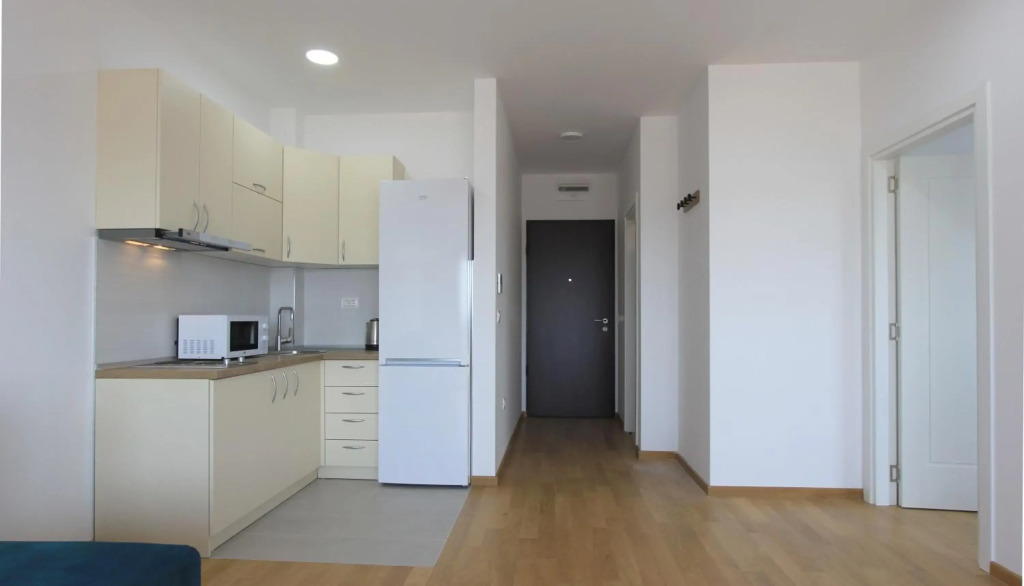 Lovely one bedroom apartment with parking space