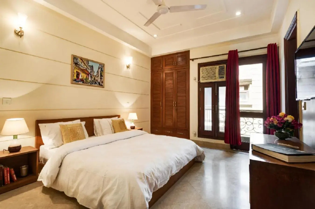 Hostie Aarna-4 BR apt near Moolchand/Apollo, S. Delhi