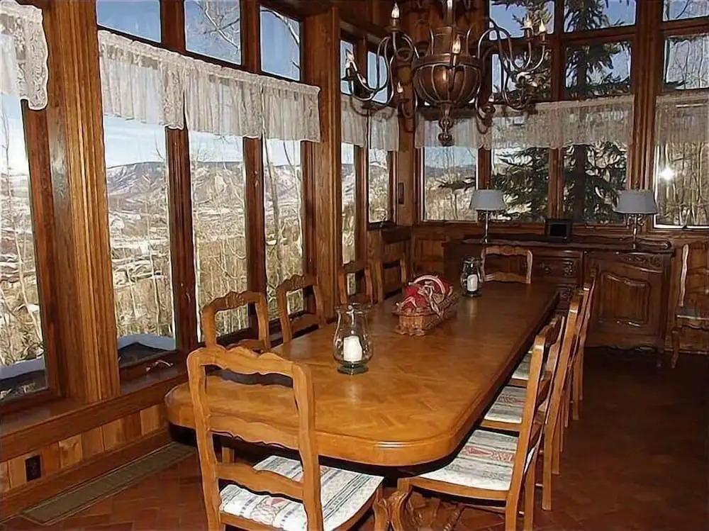 201 Edgewood Ln