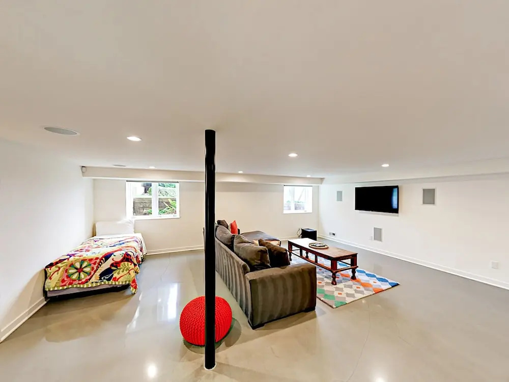Chic Seattle Queen Anne  W/view 3 Bedroom Home