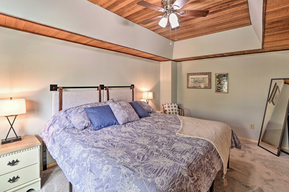 Vibrant 3BR Near Downtown w/ Fireplaces