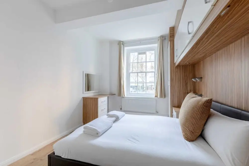 Inviting 2BD Flat 15 Minutes From Regents Park!