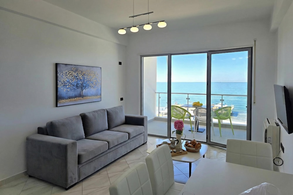 Brisa Del Mar Beachfront Apartment 115