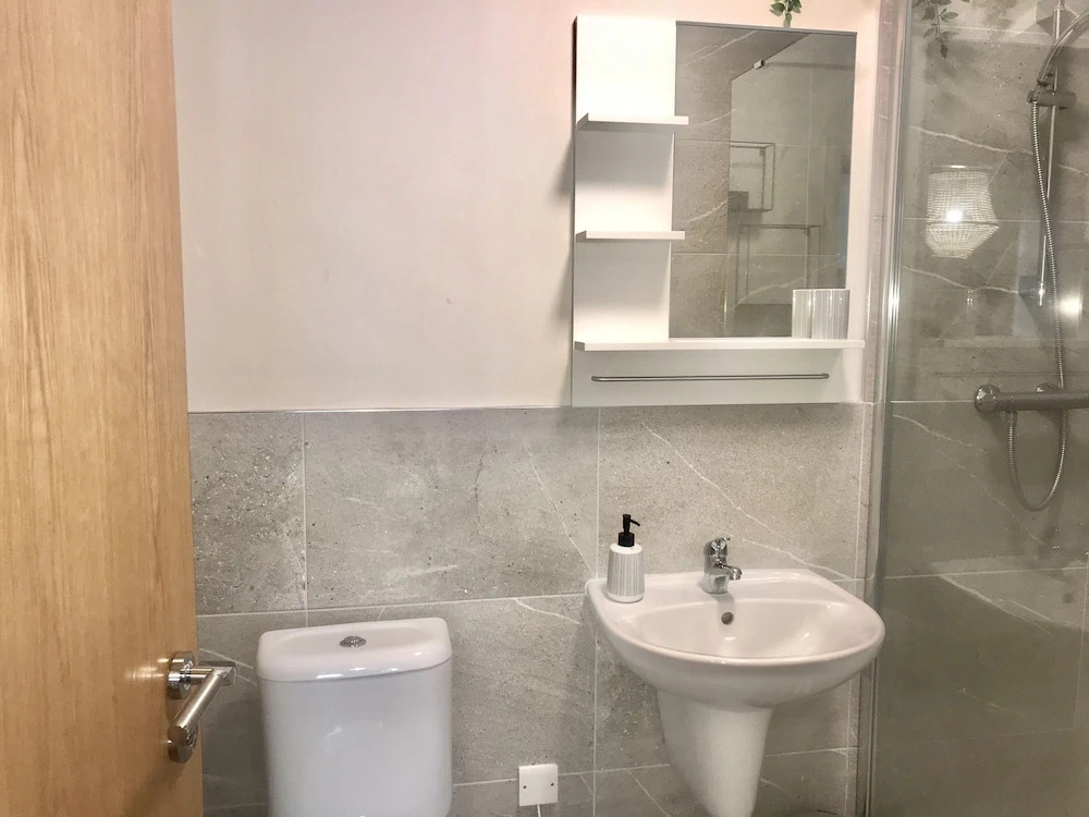 Flat 1 Queens Point