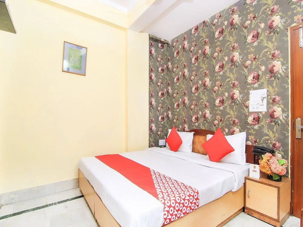 OYO 14932 Hotel Paradise