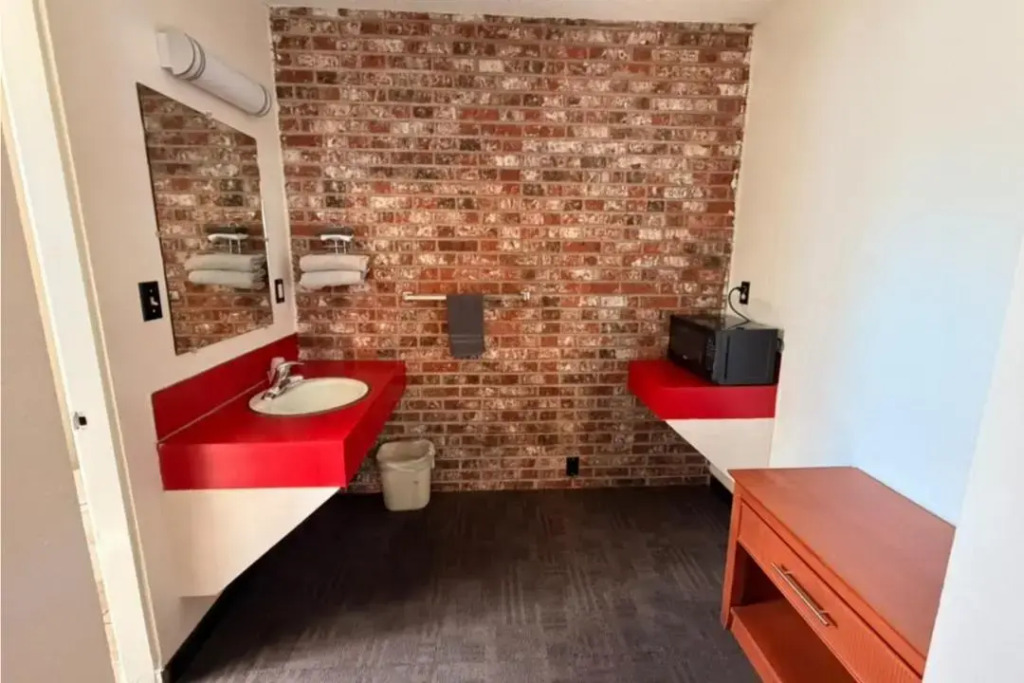 Travelers Inn by OYO Longview Kelso