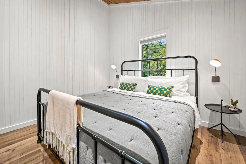 Smoky Mountains Honeymoon Cabin Dog Friendly