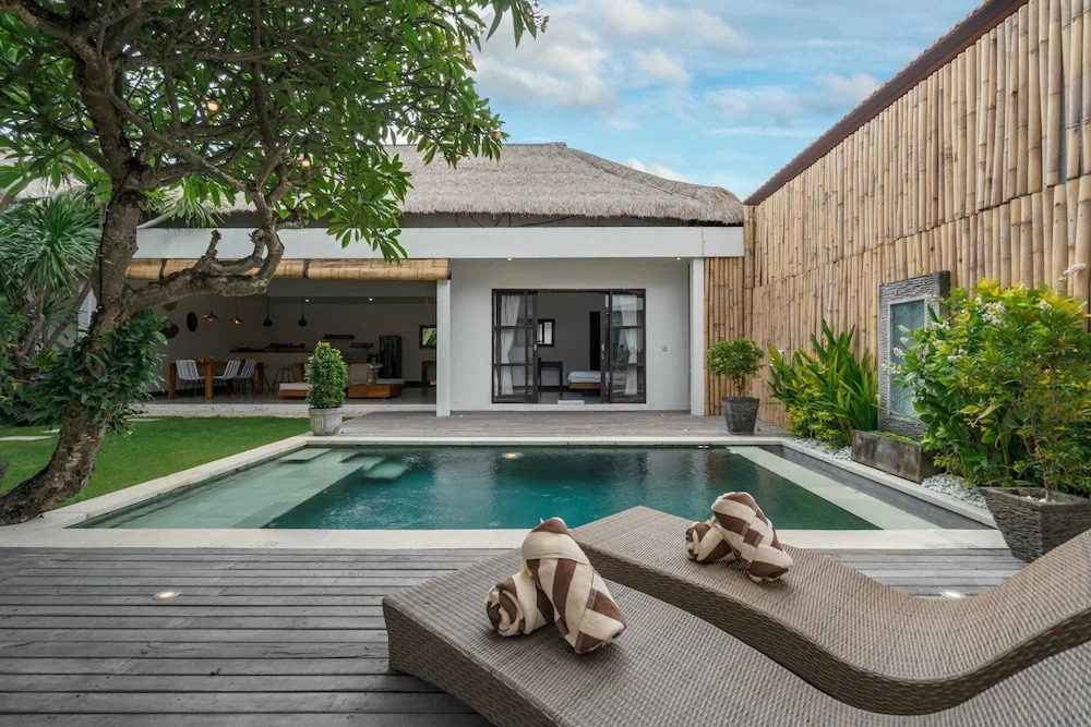 Villa Art Gecko - Tropical 2BR Private Haven in Batu Belig, Seminyak