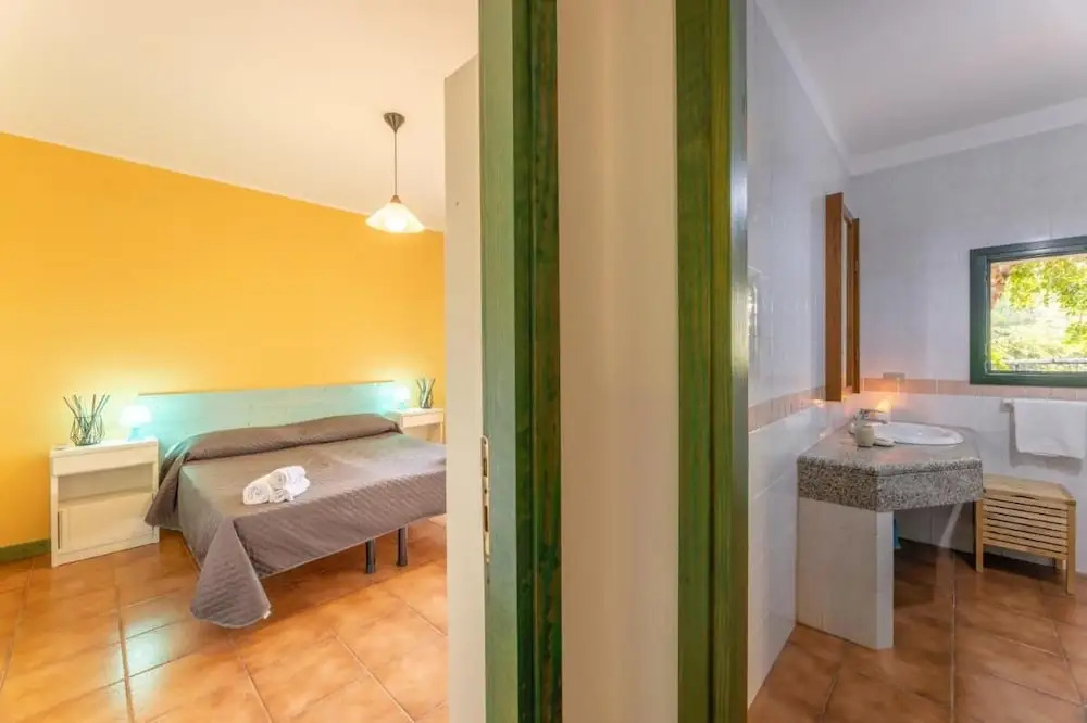 Quaint Residence I Mirti Bianchi 2 Bedroom Apartment Sleeps 6 No0497