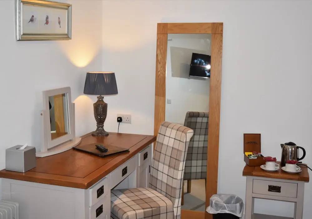 Three Horseshoes Country Inn