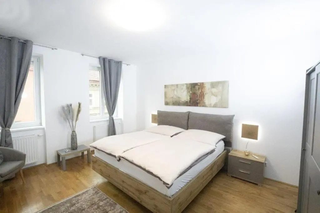 Next to City Center and Central Station, Apt. 10
