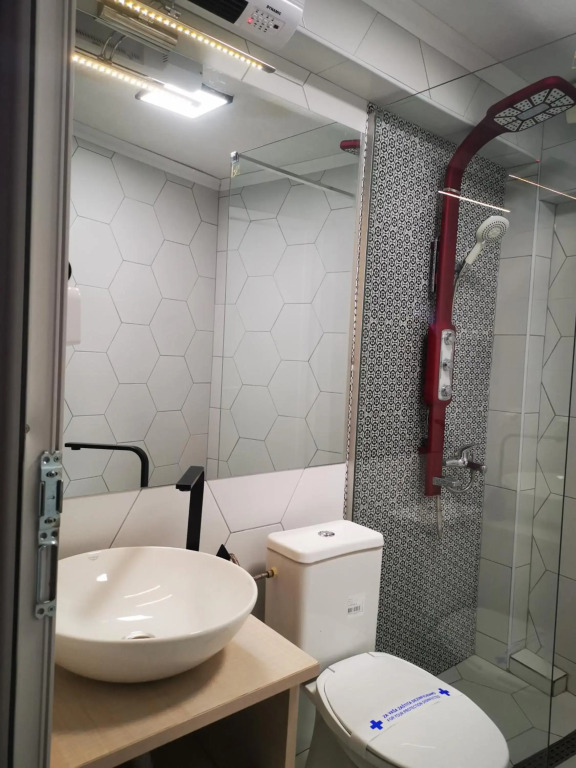Small Luxury En suites ELEONOR
