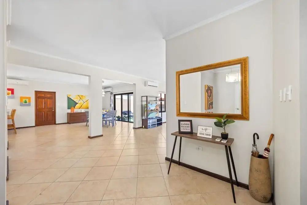 Gold Coast 4br4 5BA Villa w Privatepool Gym