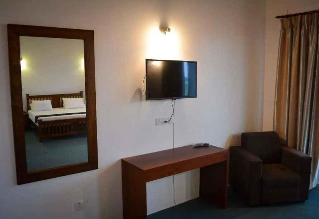 West Inn Colombo
