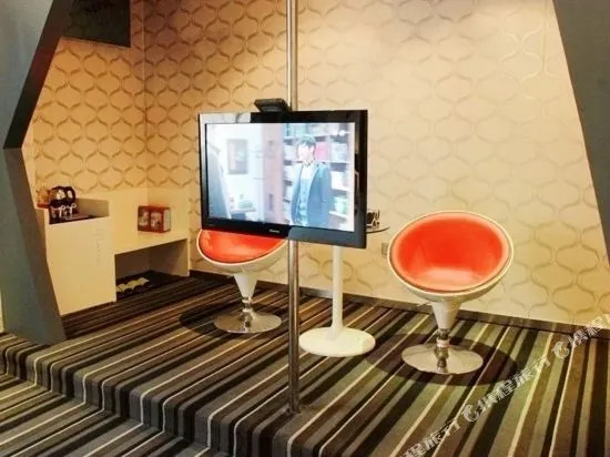 Zhiling Homestay (Five Star Street City Center)