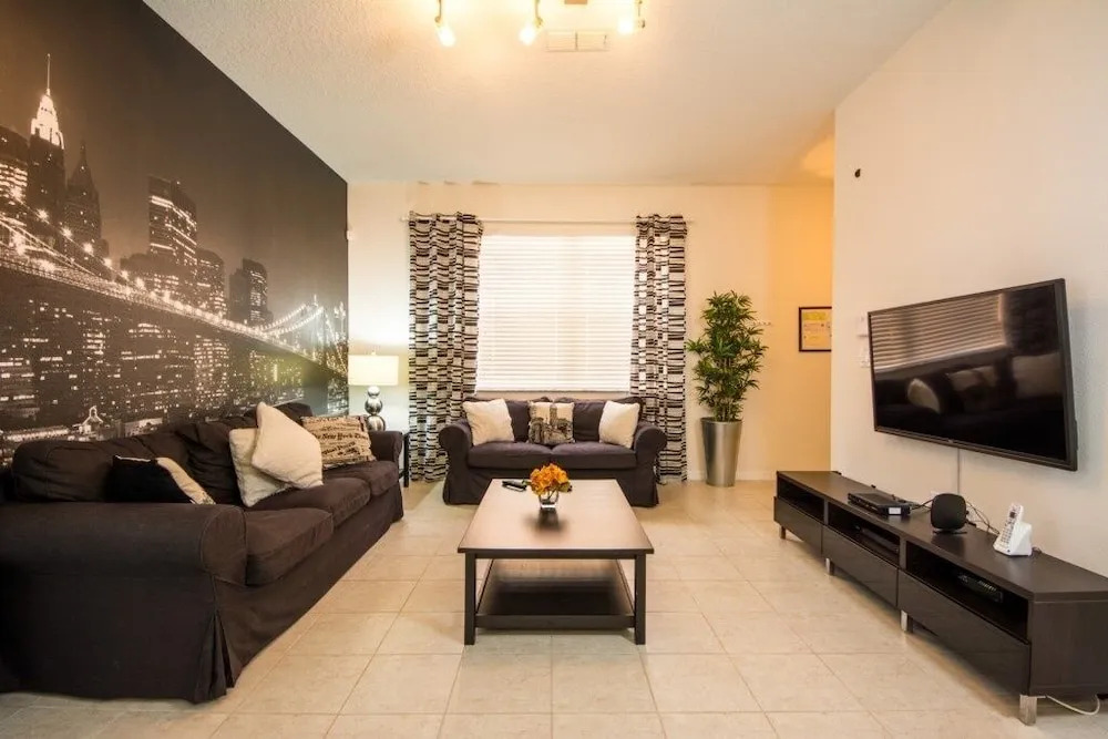Great Near Theme Parks! Pet Friendly! 4 Bedroom Townhouse
