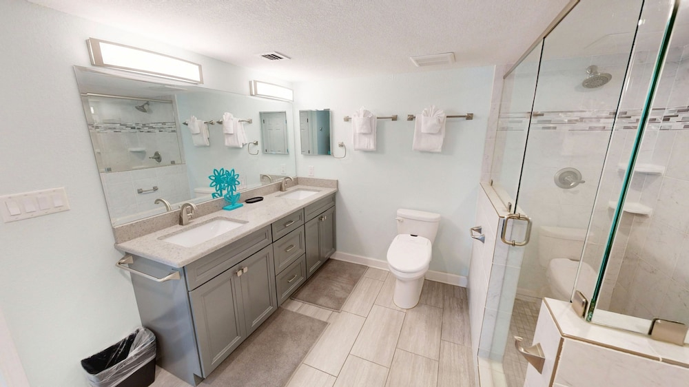 Shoreline Towers 1072 2 Bedroom Condo