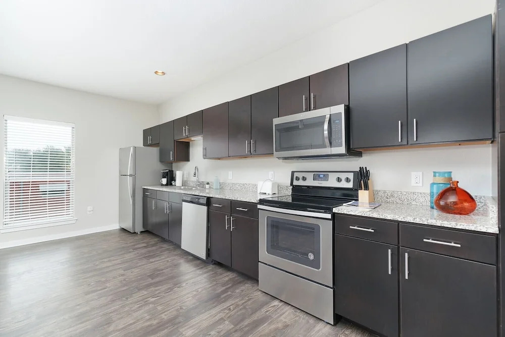 Modern Downtown Apartments by Frontdesk