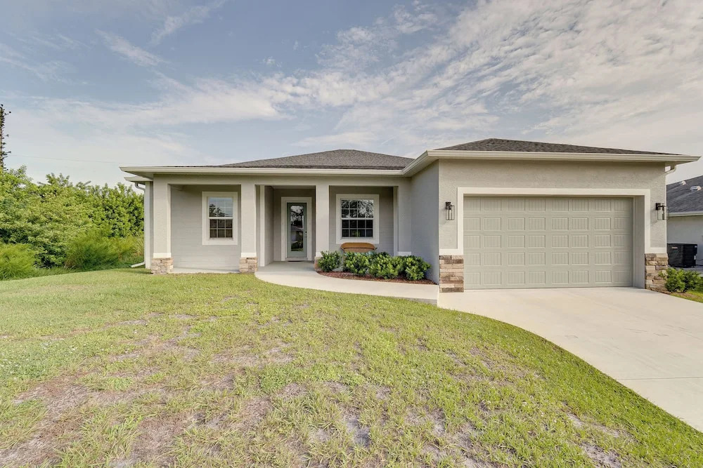 Englewood Escape Near Beaches w/ Private Lanai!