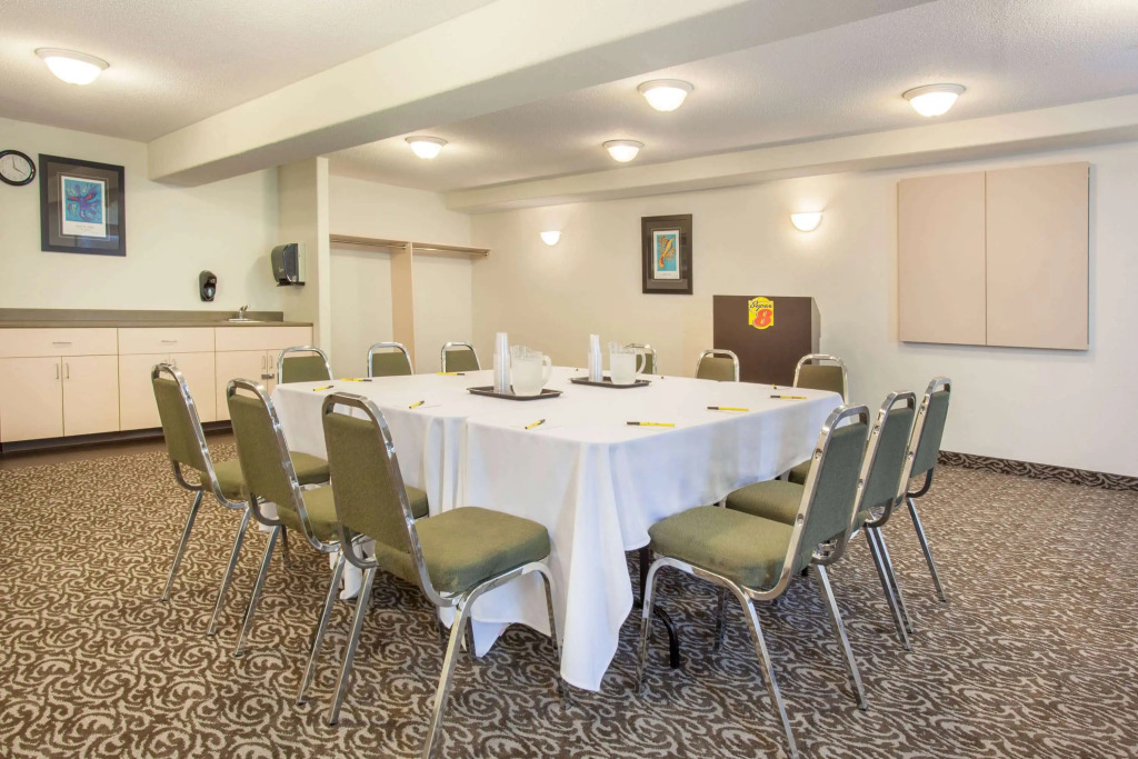 Super 8 by Wyndham Truro NS