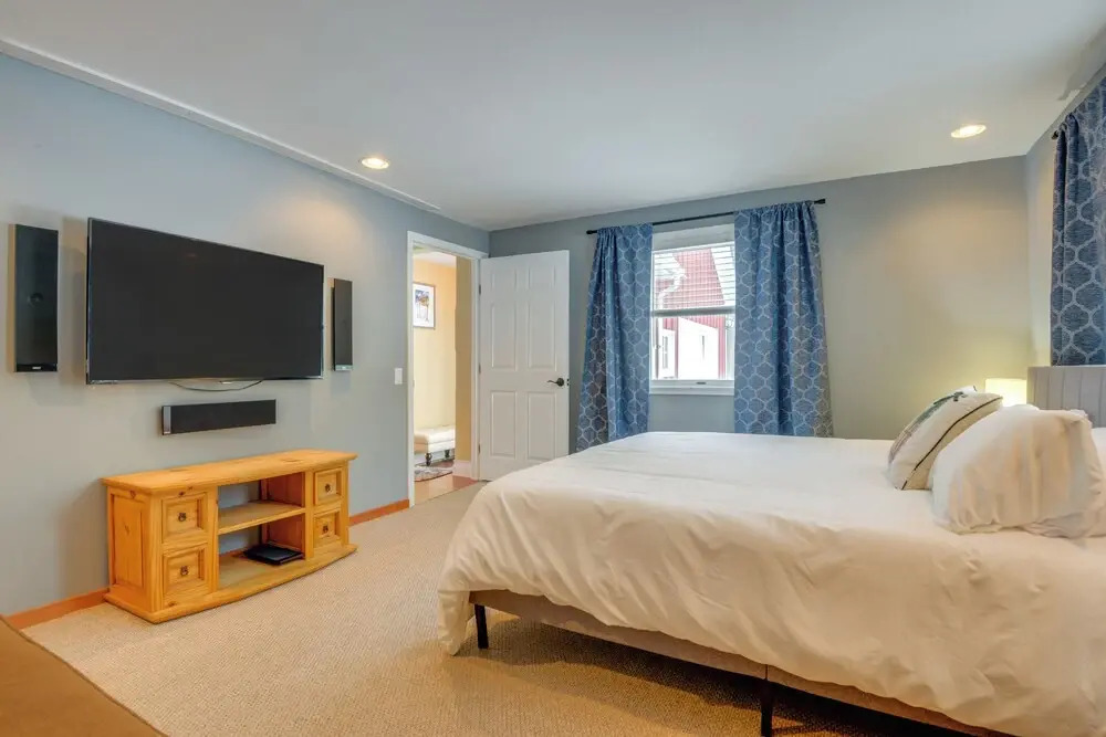 Golf, Hike & Unwind: Spacious Dover Retreat!