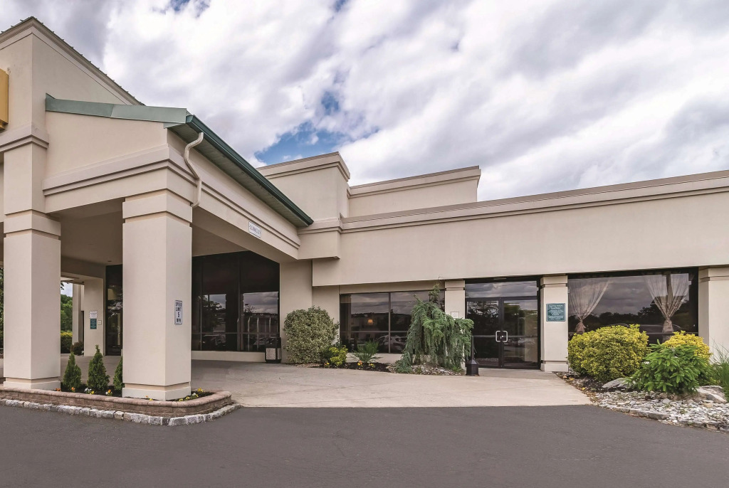 Ramada Inn by Wyndham Fairfield NJ