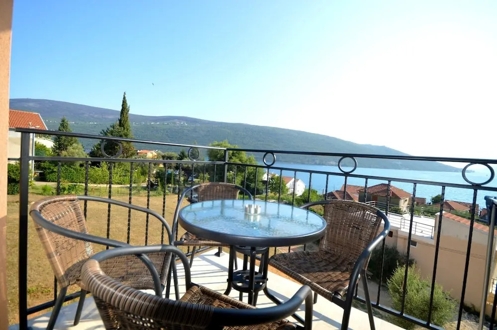 Isidora Apartments