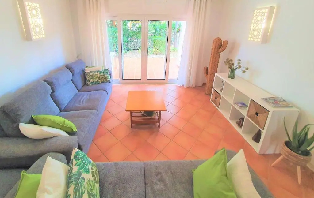 Nice 2 bedroom apartment groundfloor swimming pool