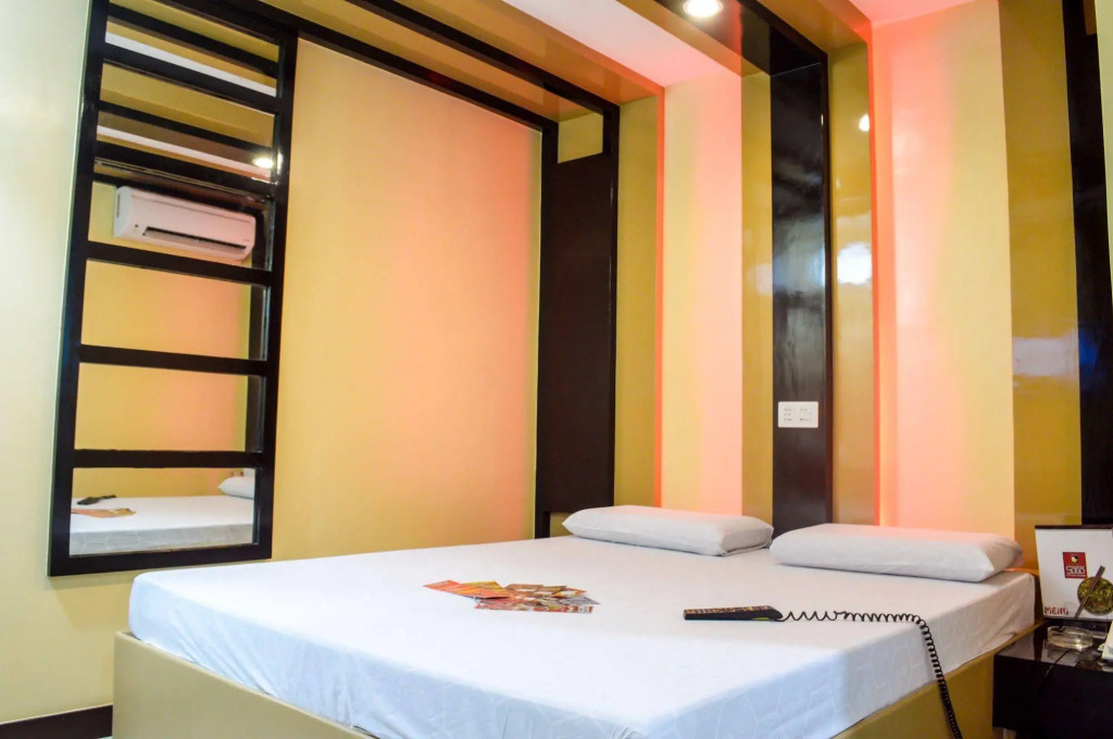 Hotel Sogo - Monumento, LRT Station