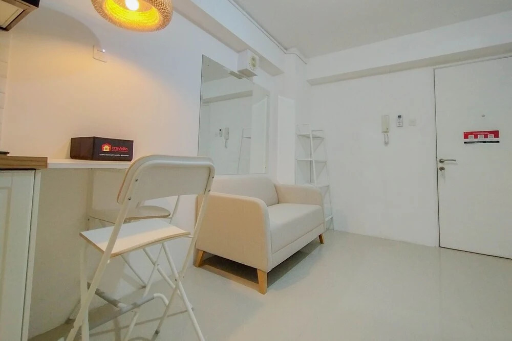 Cozy Living And Simply 2Br At Bassura City Apartment