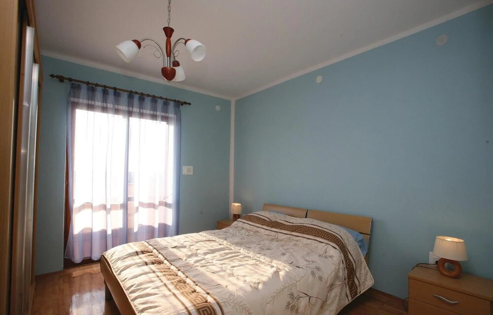 Stunning Home In Bratulici