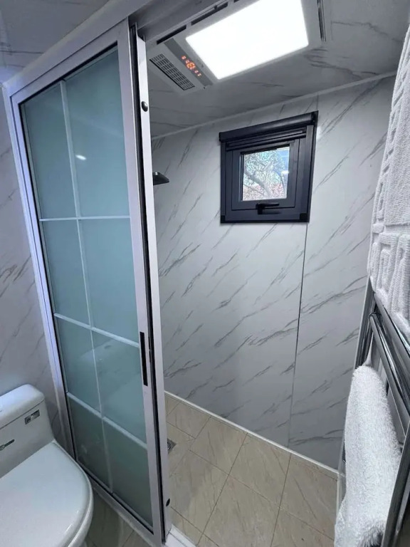 Glamping Pod With Hot Tub in Orchard