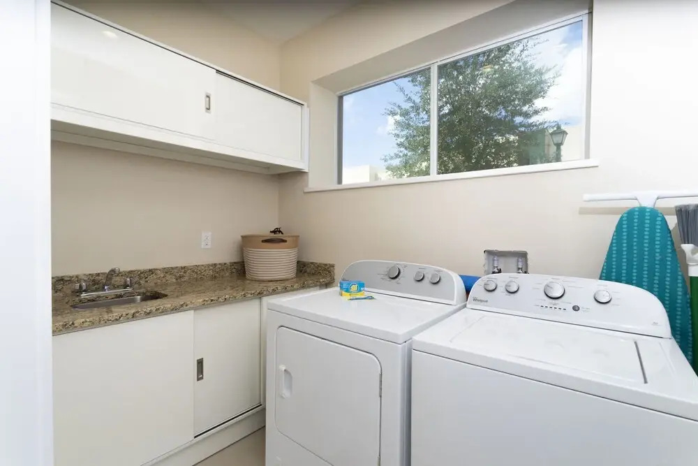 7646 Magic Village Yard 4Bd 8G 119445