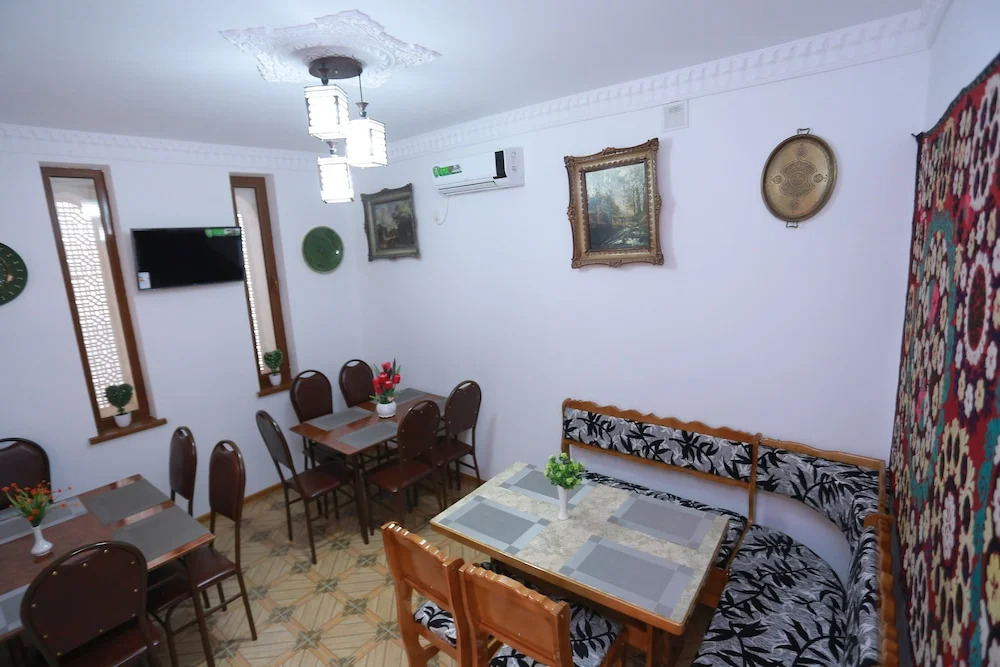 Anis-Pari Hotel