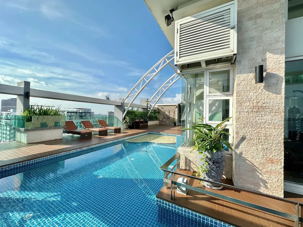 Infinity 28 Hotel and Residence