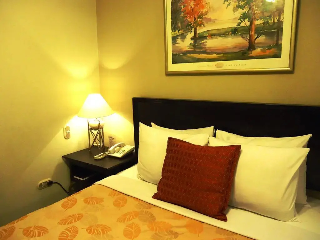 Leon De Oro Inn & Suites