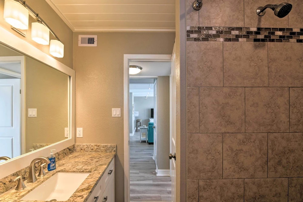 Beachfront Galveston Oasis: Balconies, Ocean View!
