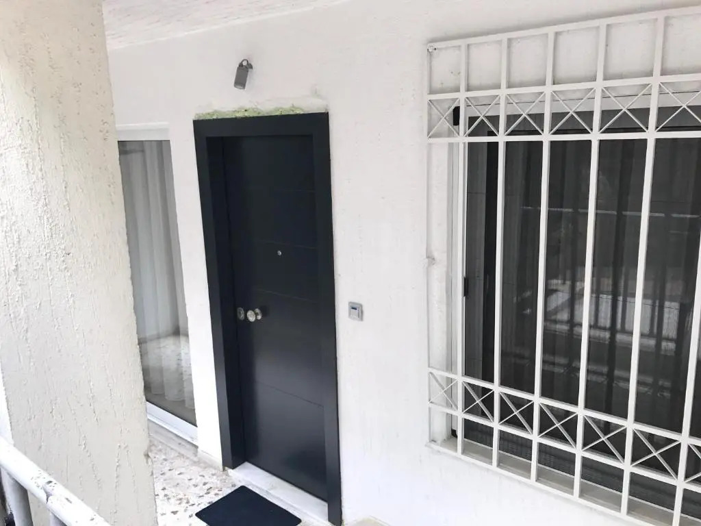 TONI'S 2BD Apartment with Terrace next to Stadium