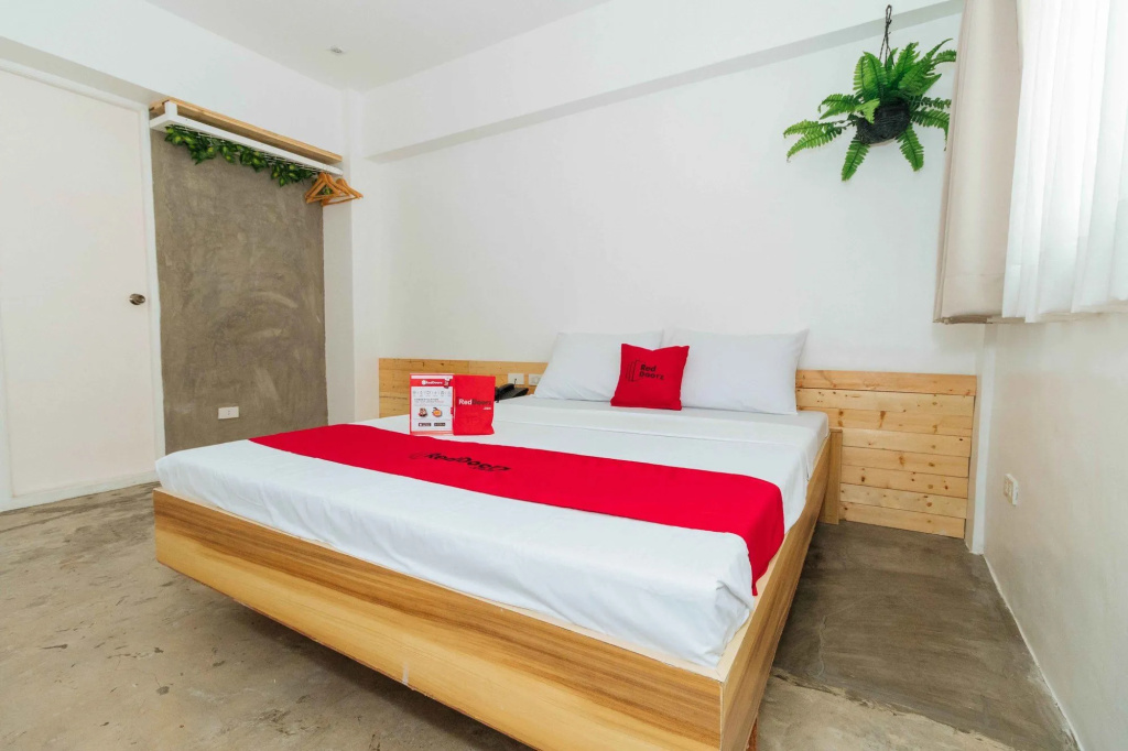 RedDoorz Plus at Boni Avenue Mandaluyong