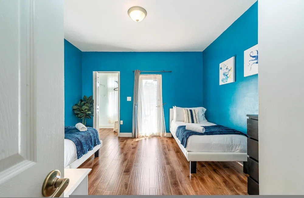 Salty Fox 5BD Oasis w Spa Beach Downtown