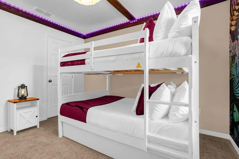Upstay - Solara Resort Home w Pool BBQ Gamesroom