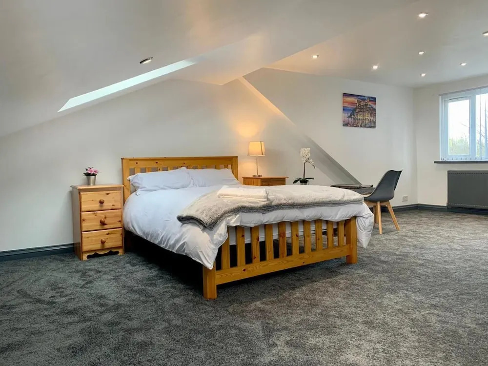 Stunning 5bed House in Birmingham Contractors Also