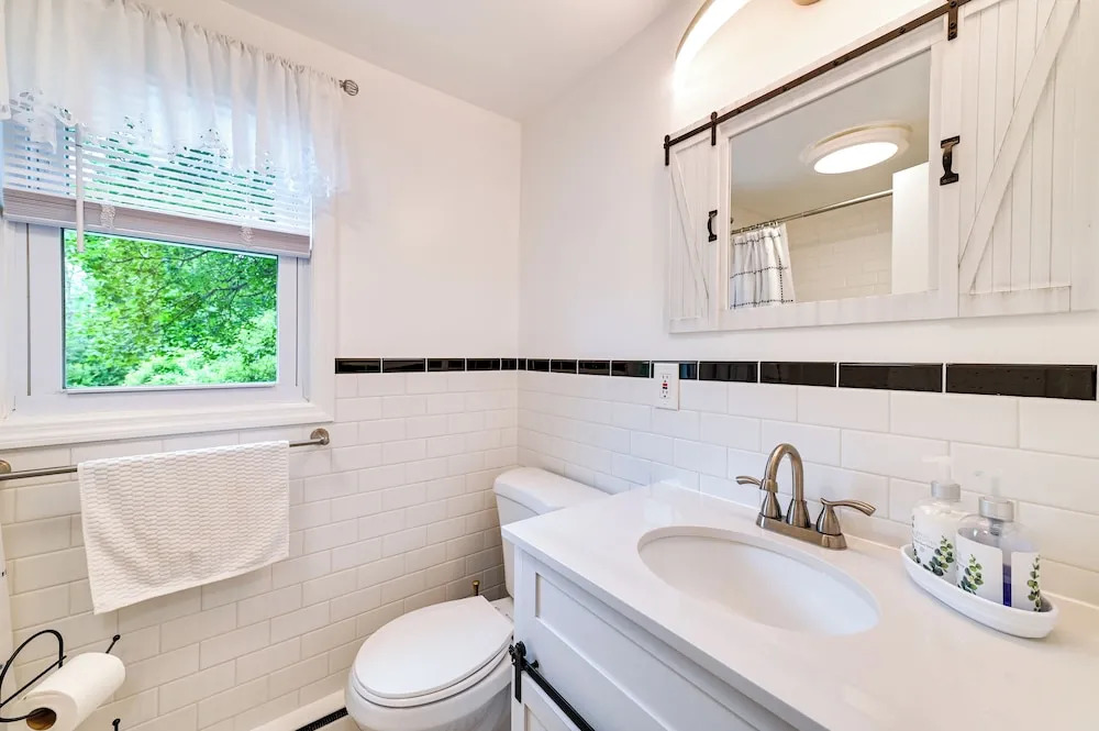 Charming East Durham Home - 2 Mi to Water Park