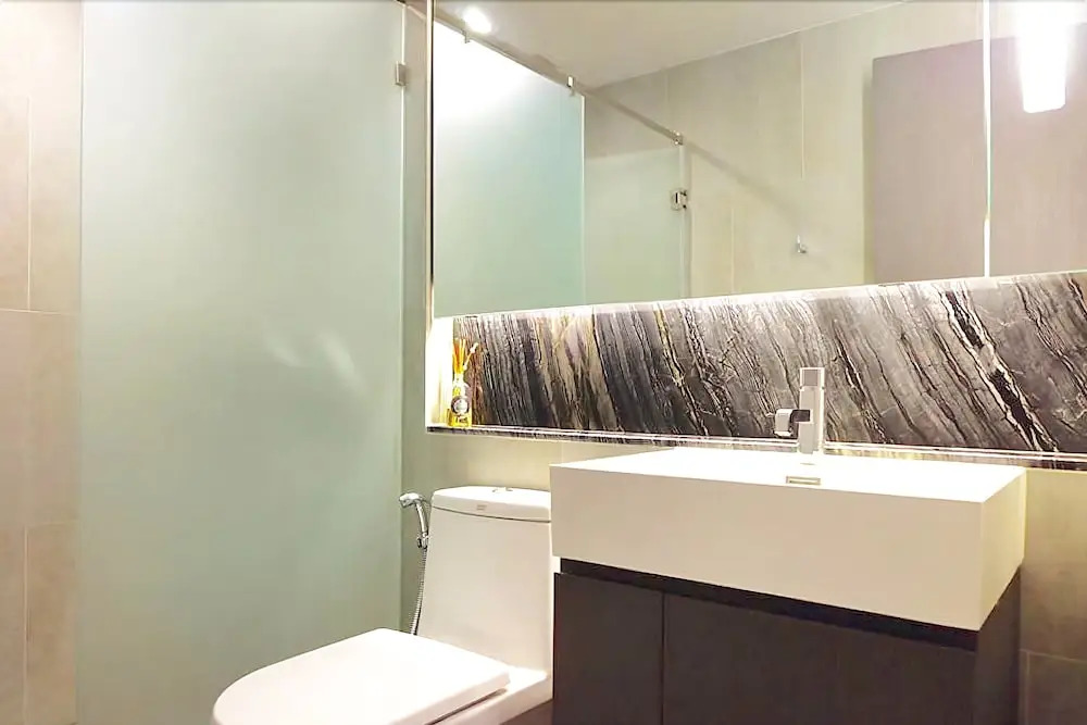 Lux Contemporary Condo By Favstay