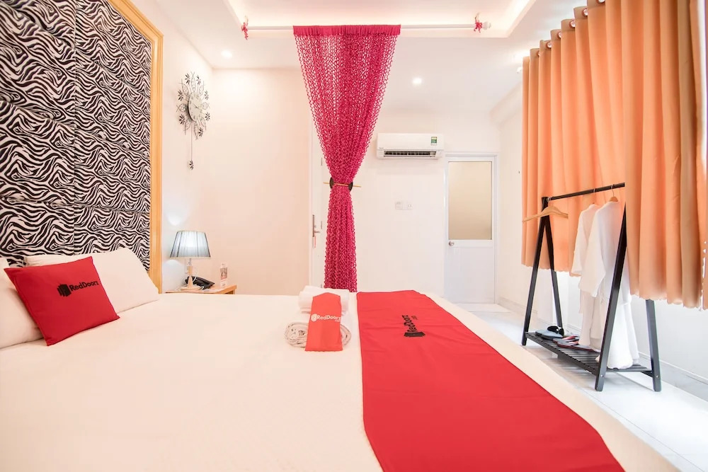 RedDoorz @ Cong Hoa Street 3