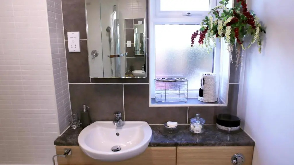 FREE parking, Central Location,1 Bedroom Apartment near Tattersalls