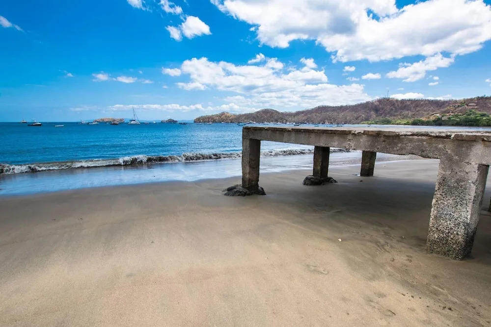 Bromelia 6 - 2 BR Condo Just 2 Blocks From Beach and Town
