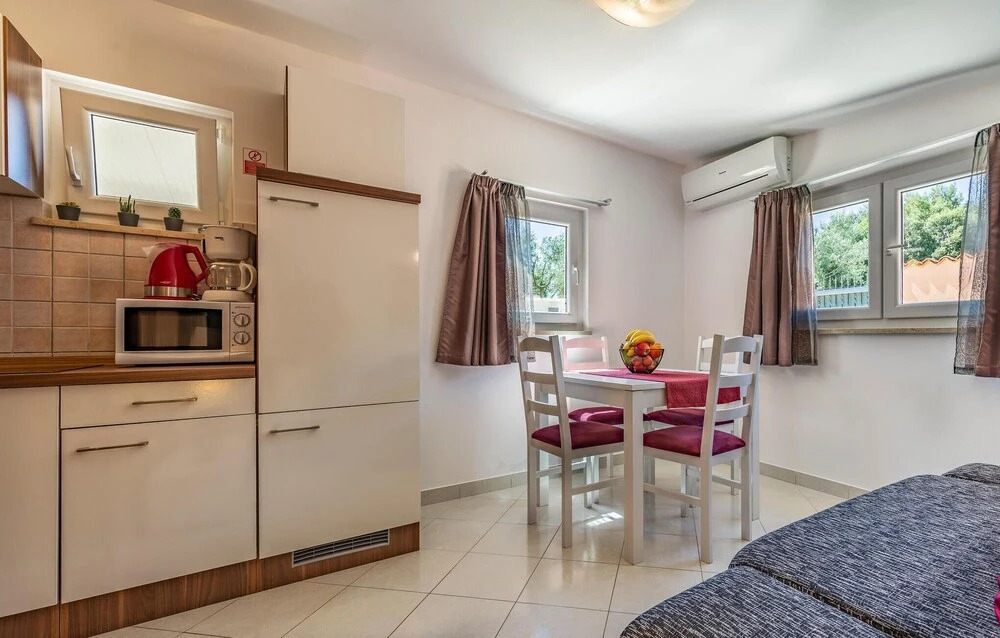 Nice Home in Banjole With Wifi and 1 Bedrooms